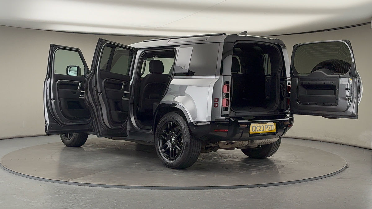 More views of Land Rover Defender 110