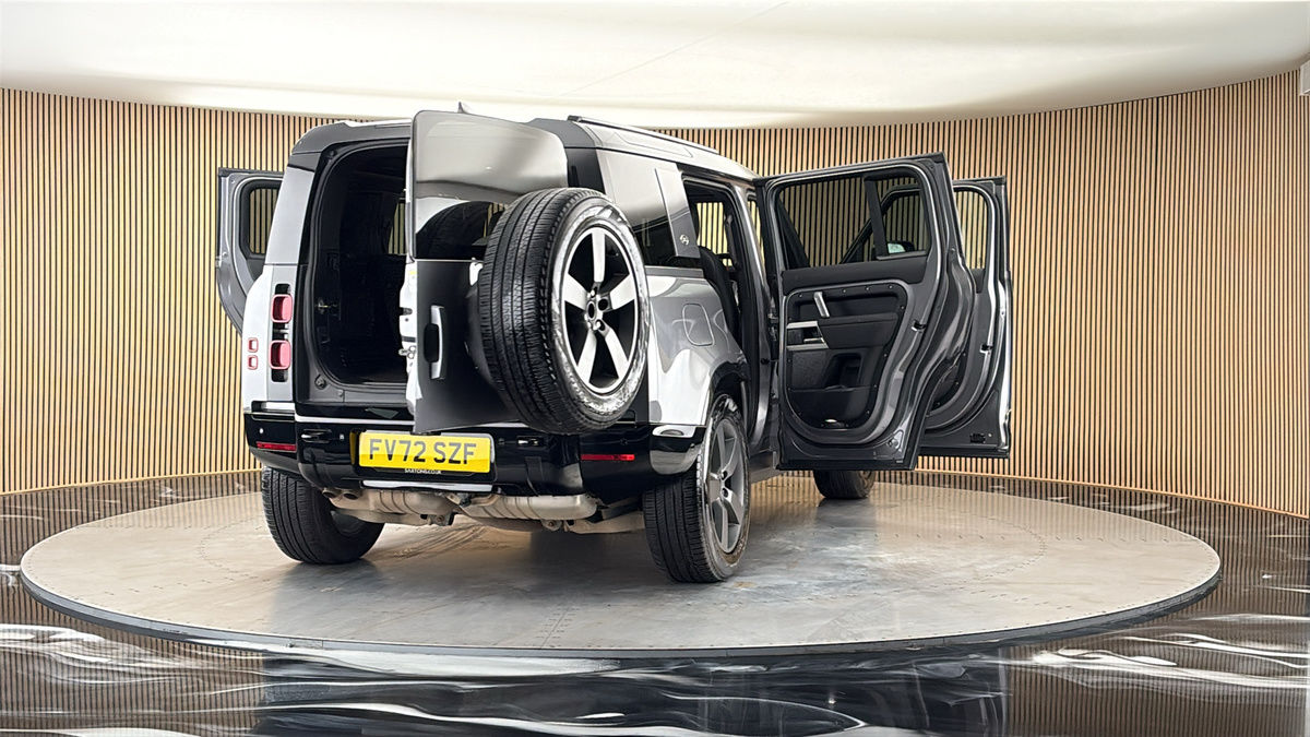 More views of Land Rover Defender 110