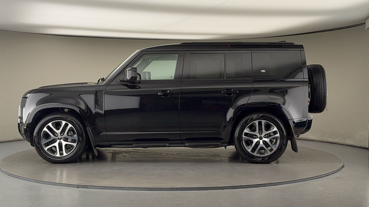 Land Rover Defender 110 Image 15