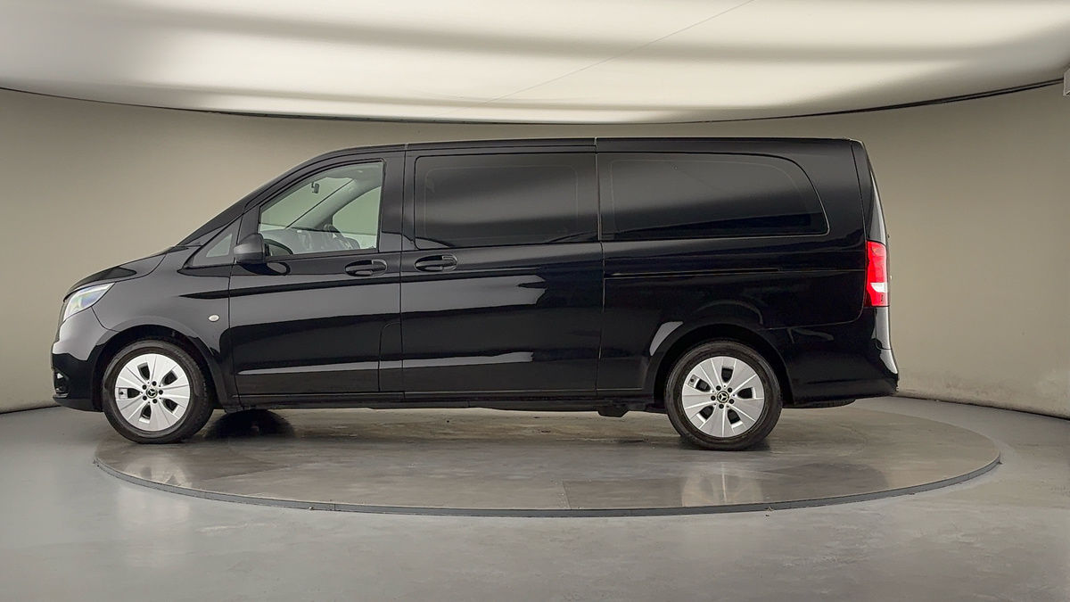 More views of Mercedes-Benz Vito