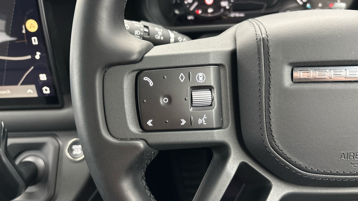 Land Rover Defender 110 Image 13