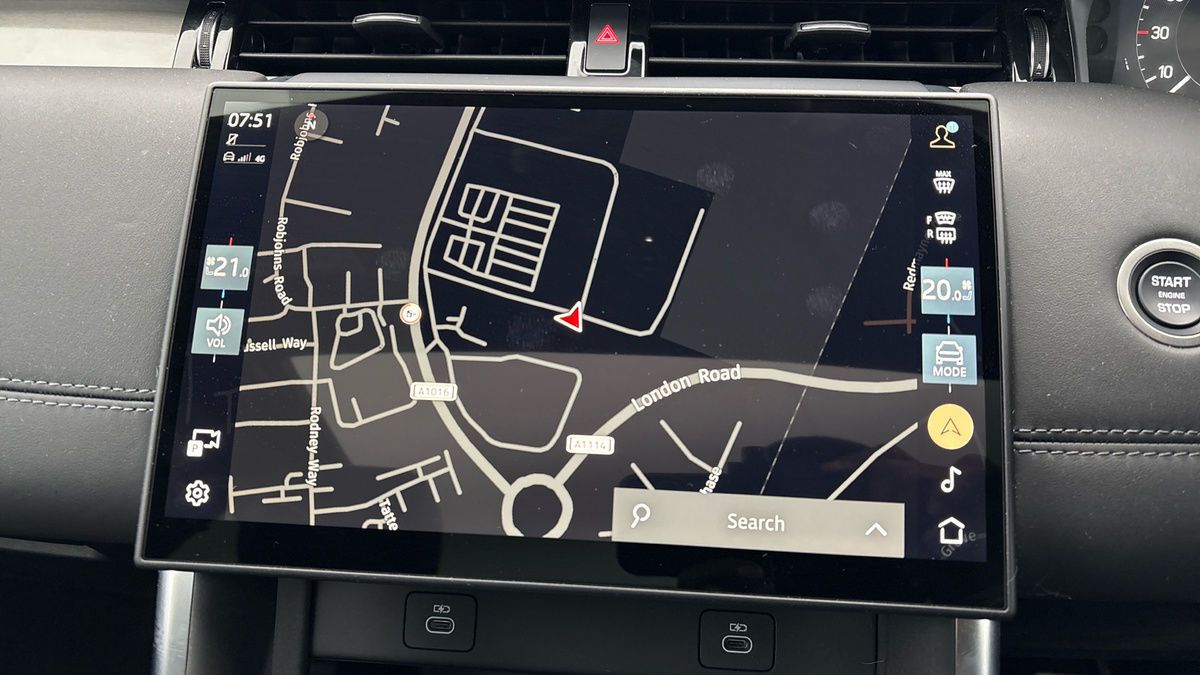 Land Rover Discovery Sport Image 17