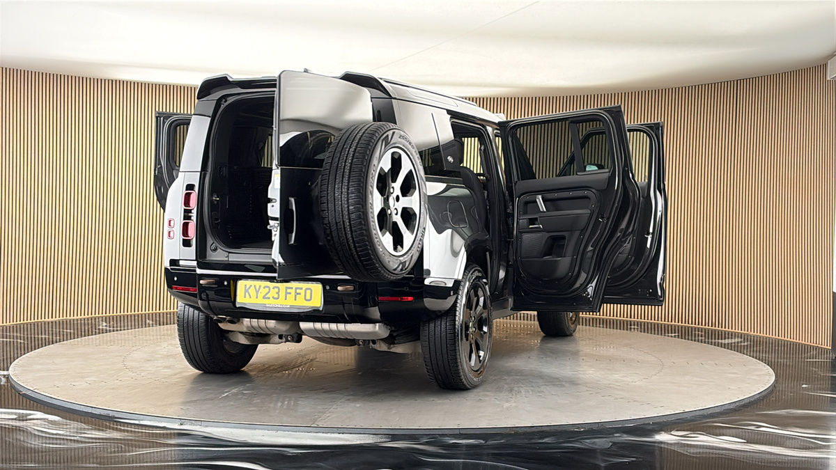 More views of Land Rover Defender 110