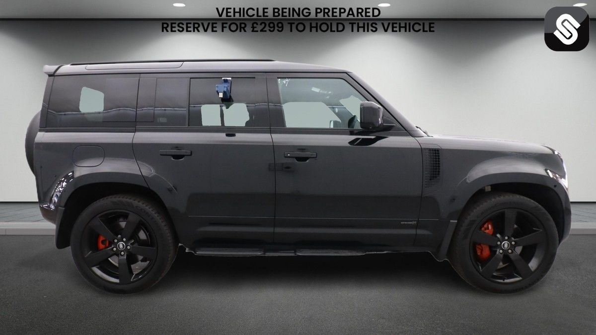 Land Rover Defender 110 Image 5