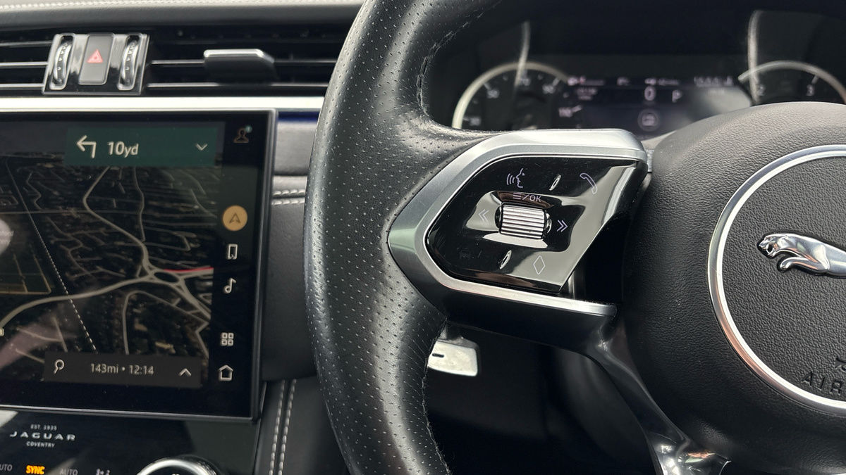 Jaguar F-PACE Image 13