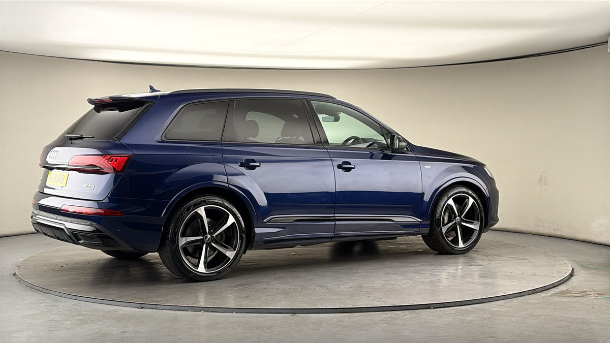 More views of Audi Q7