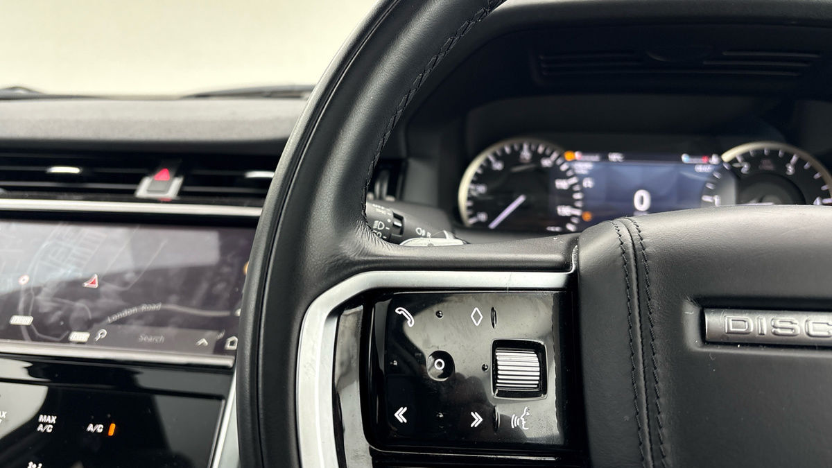 Land Rover Discovery Sport Image 13