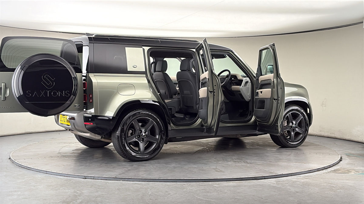 More views of Land Rover Defender 110