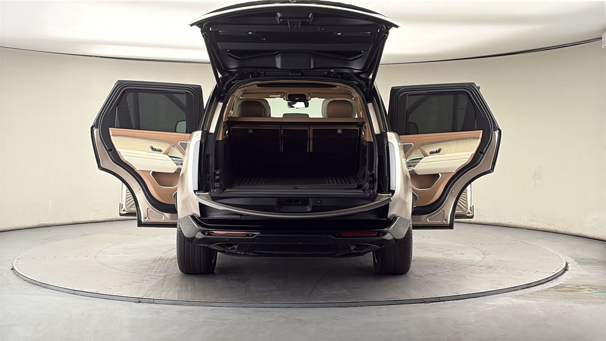 More views of Land Rover Range Rover