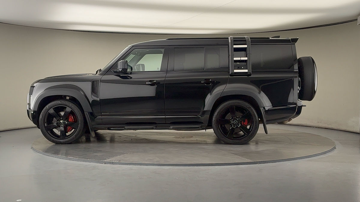 Land Rover Defender 130 Image 15