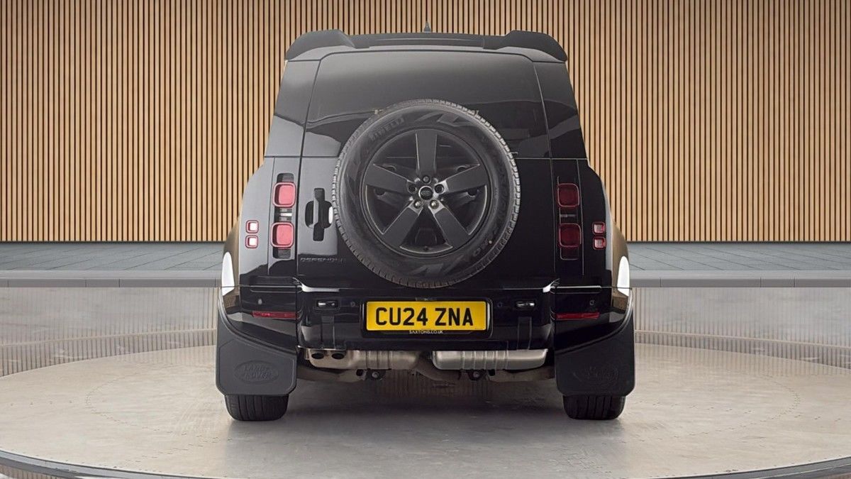 Land Rover Defender 110 Image 4