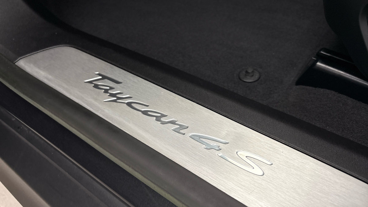 Porsche Taycan Image 31
