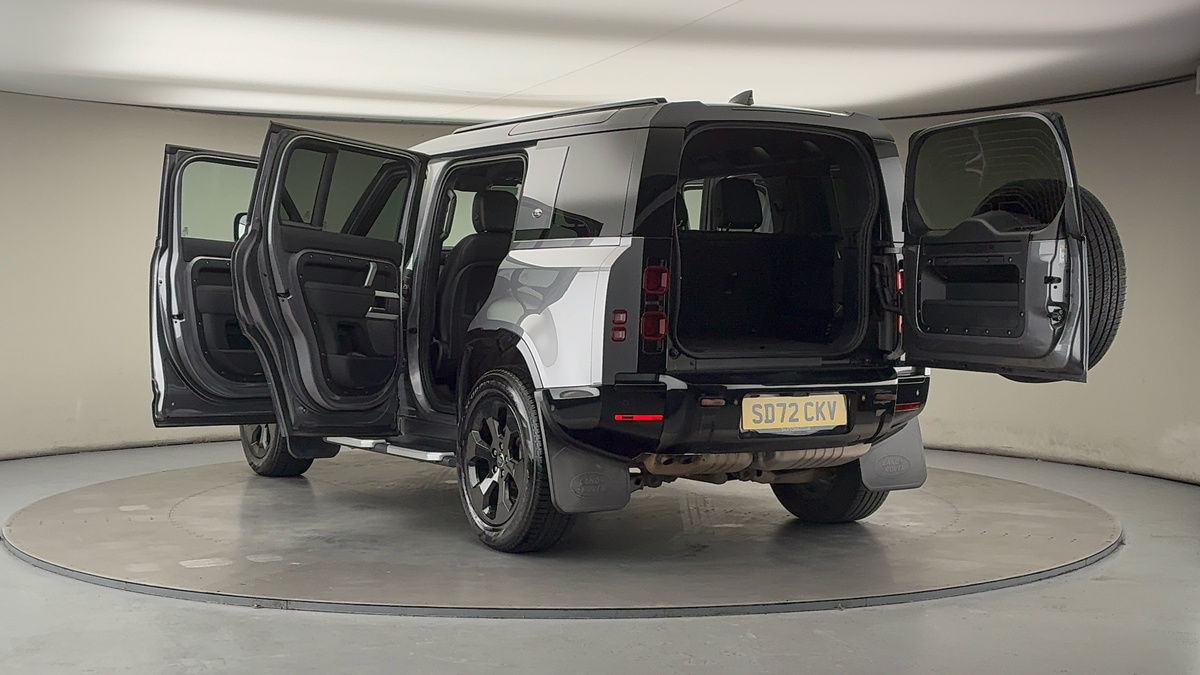 Land Rover Defender 110 Image 23