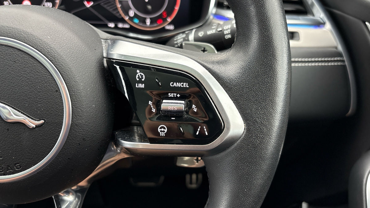 Jaguar F-PACE Image 14