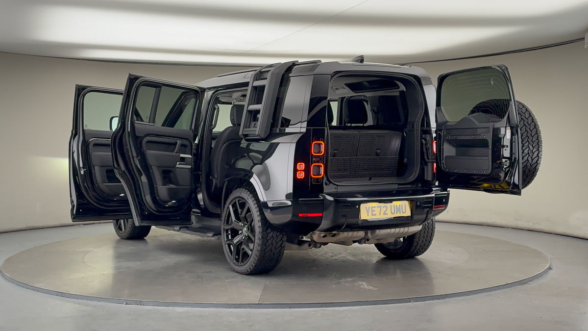 Land Rover Defender 110 Image 23