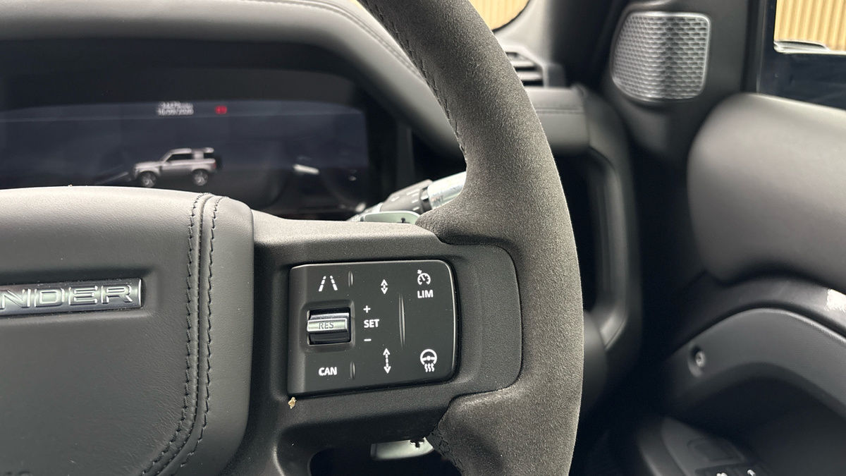 Land Rover Defender 90 Image 14