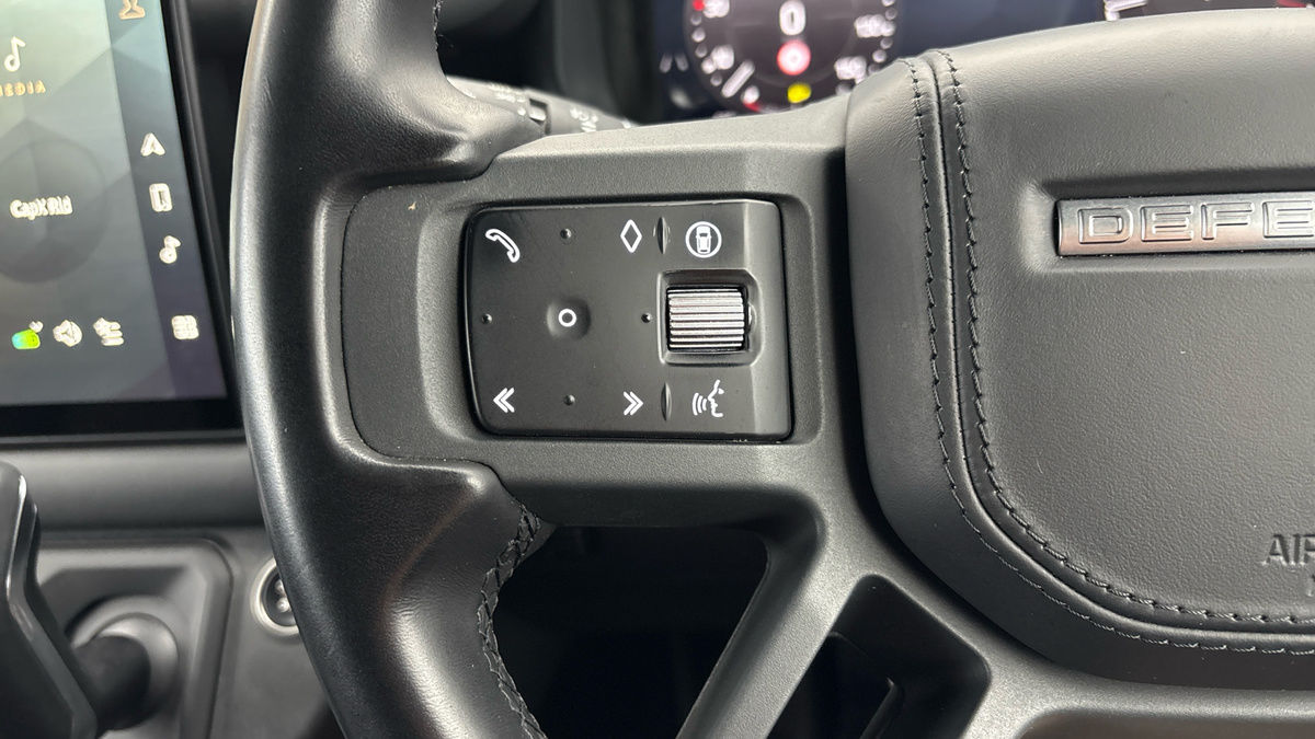 Land Rover Defender 90 Image 13