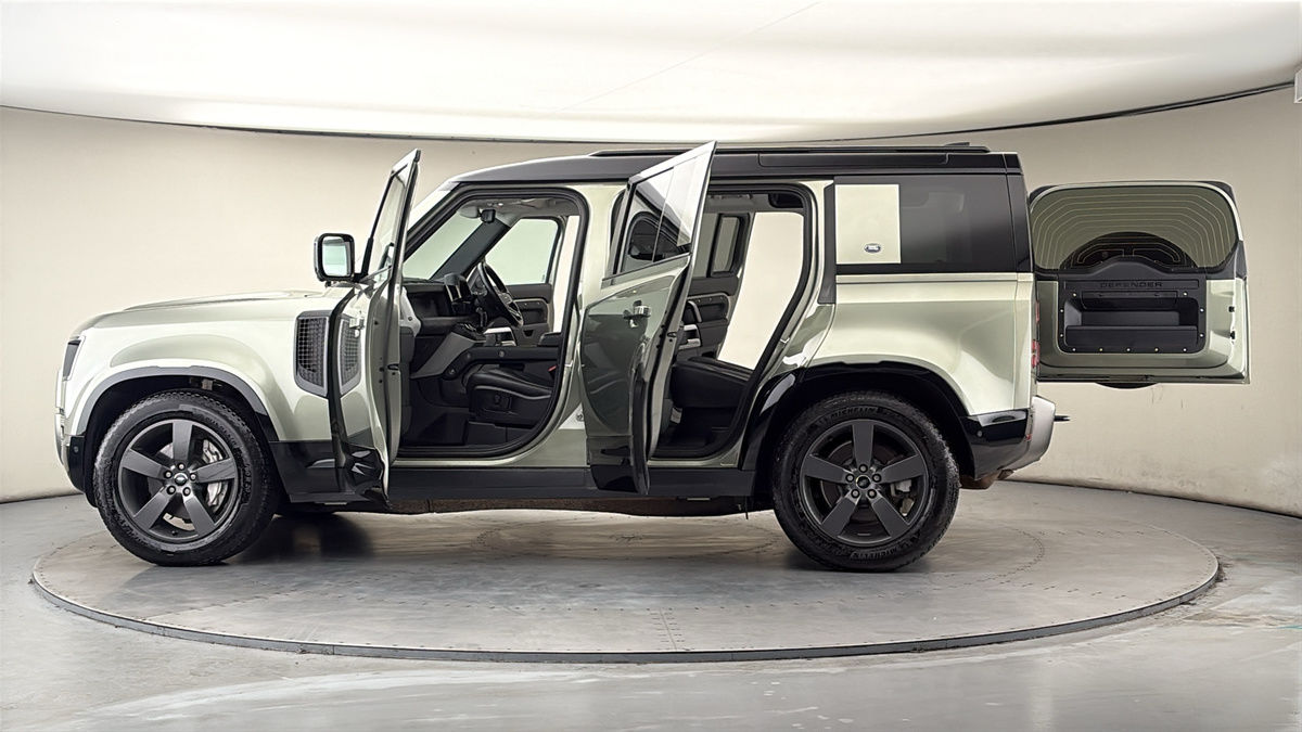 More views of Land Rover Defender 110