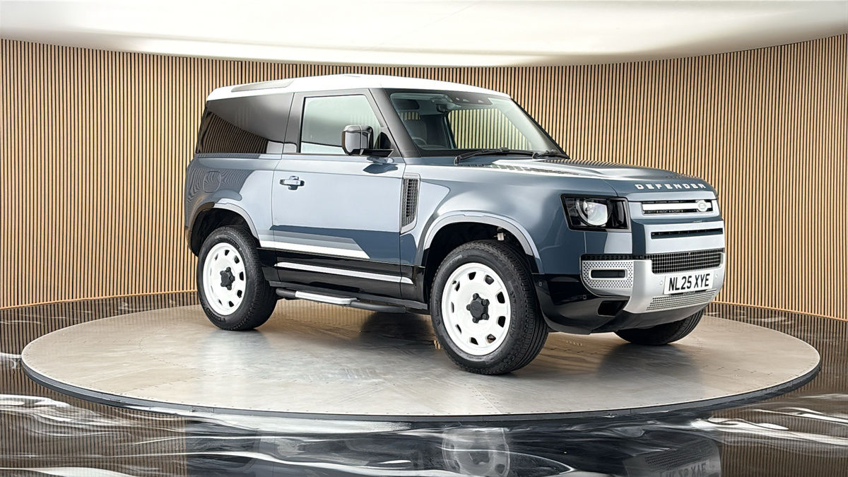 More views of Land Rover Defender 90