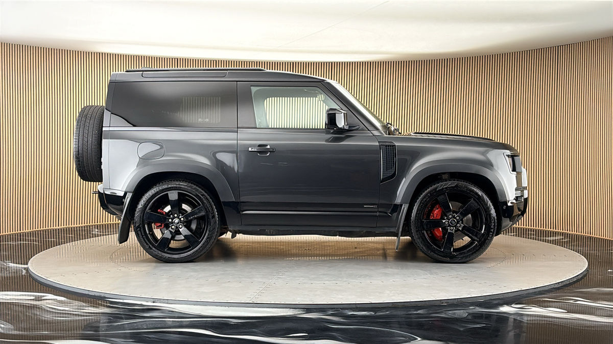 Land Rover Defender 90 Image 16