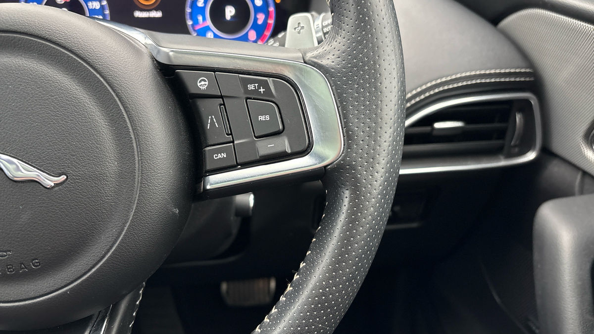 Jaguar F-PACE Image 14