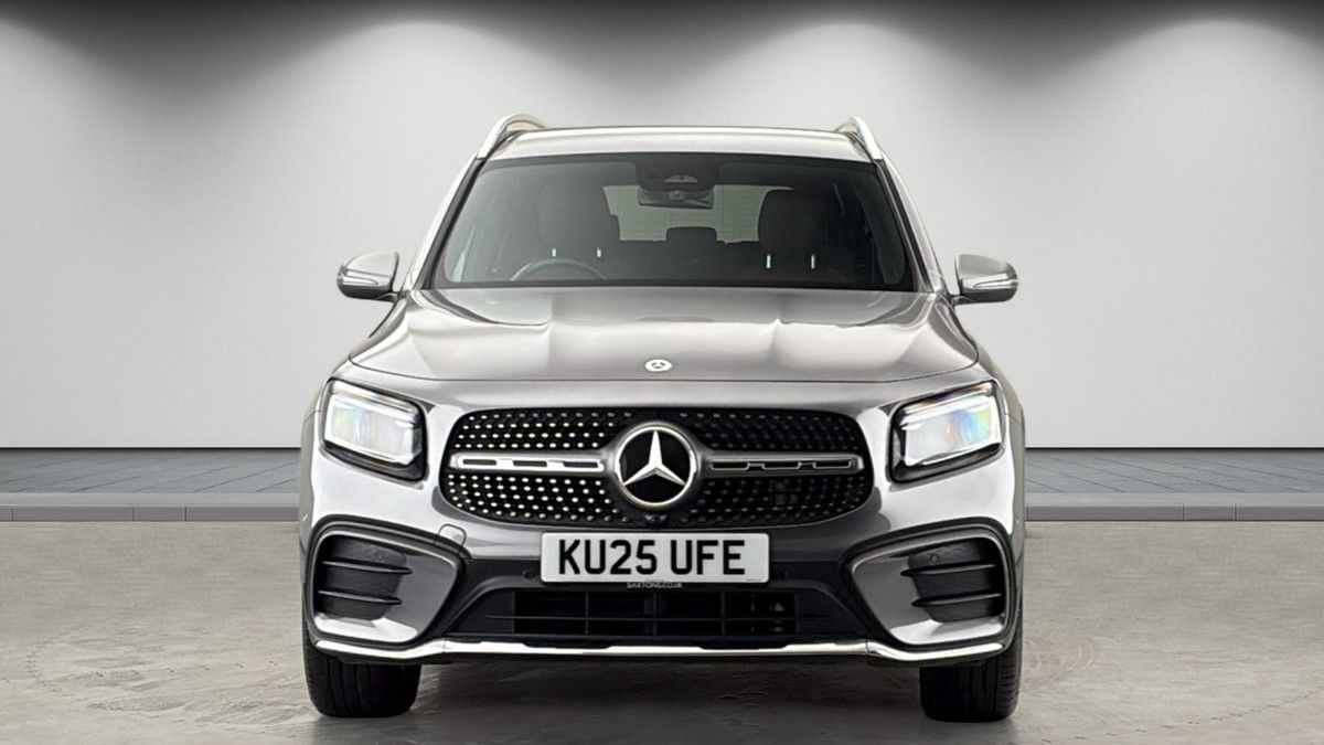 Mercedes-Benz GLB Image 3
