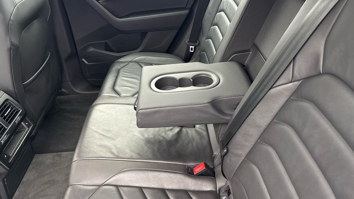 Volkswagen Touareg Image 9