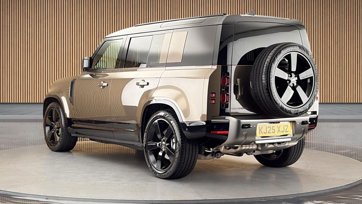 Land Rover Defender 110 Image 2