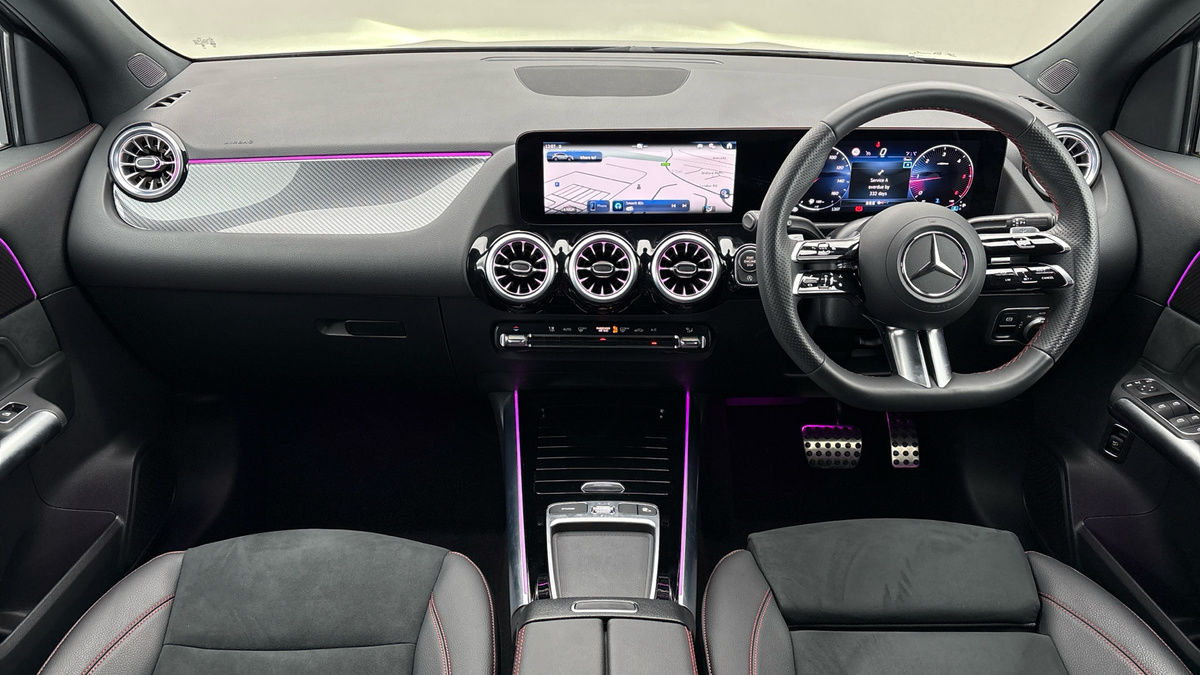 Mercedes-Benz GLA Image 12