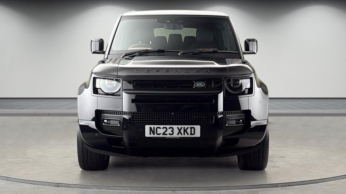 Land Rover Defender 110 Image 3