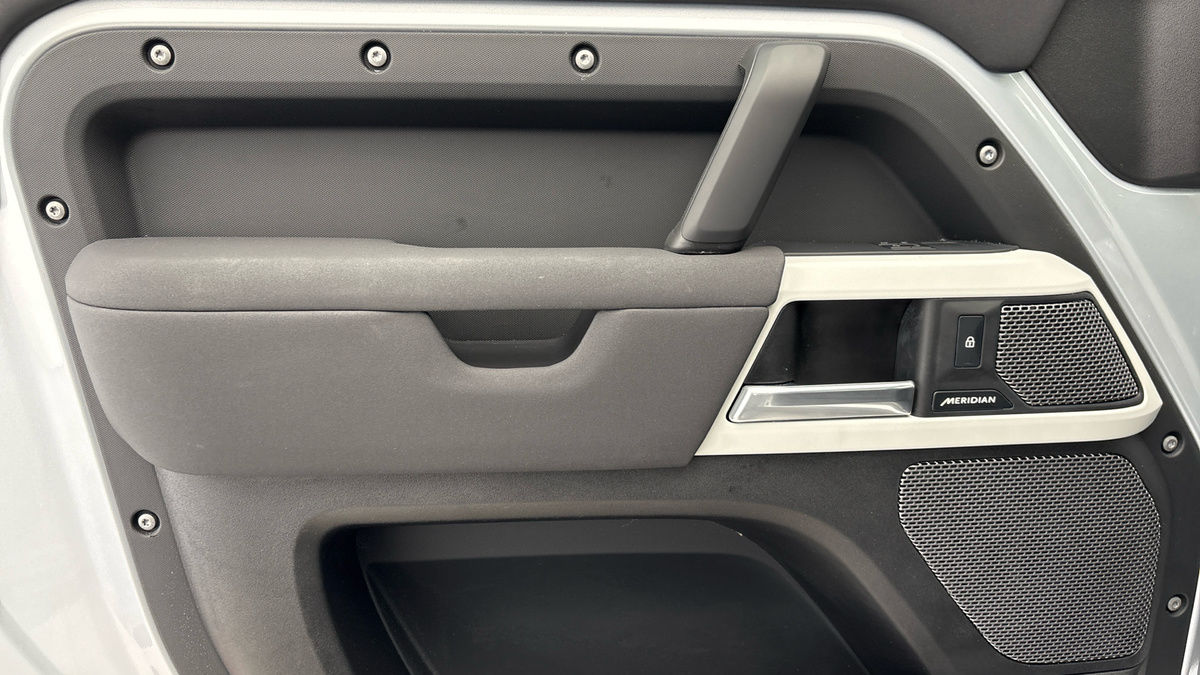 Land Rover Defender 90 Image 19