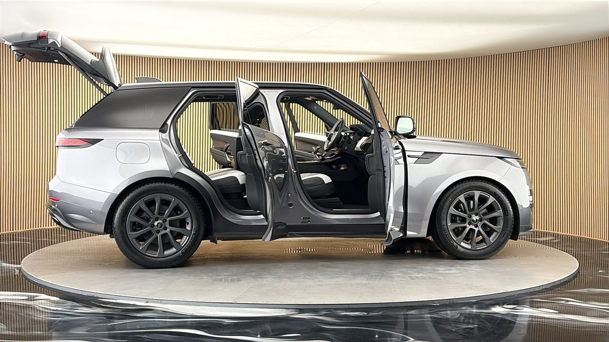 More views of Land Rover Range Rover Sport