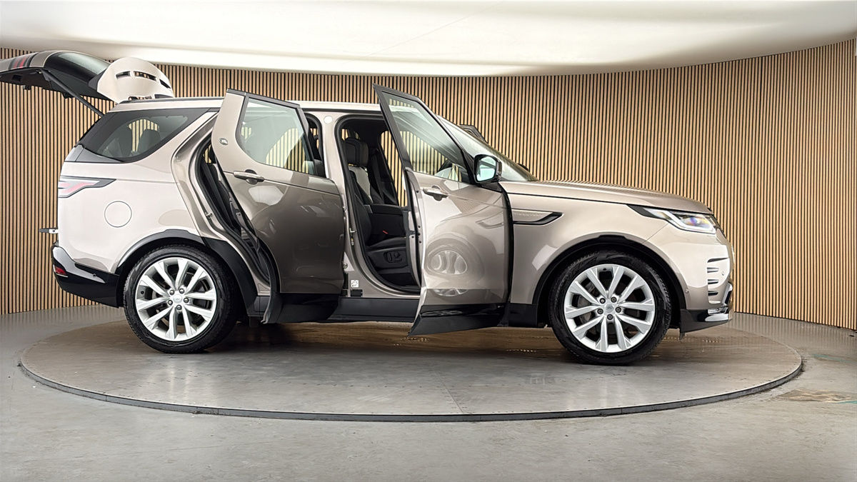 More views of Land Rover Discovery