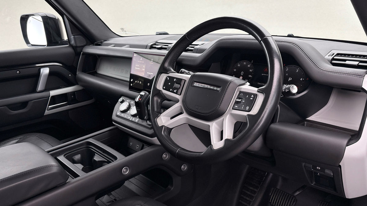 Land Rover Defender 110 Image 5