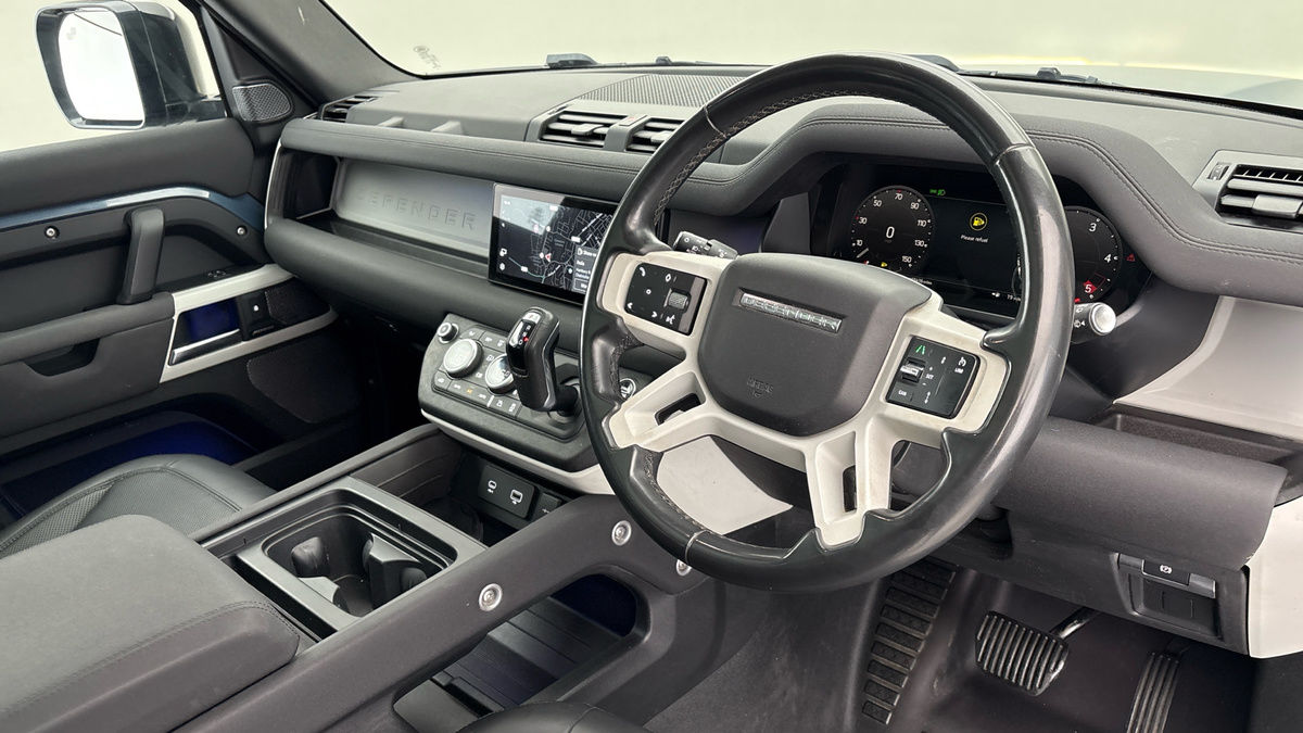 Land Rover Defender 110 Image 5
