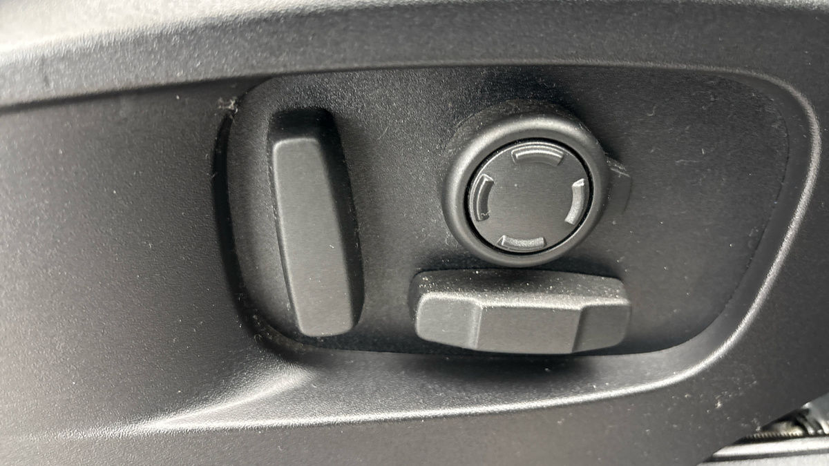 Land Rover Defender 90 Image 31