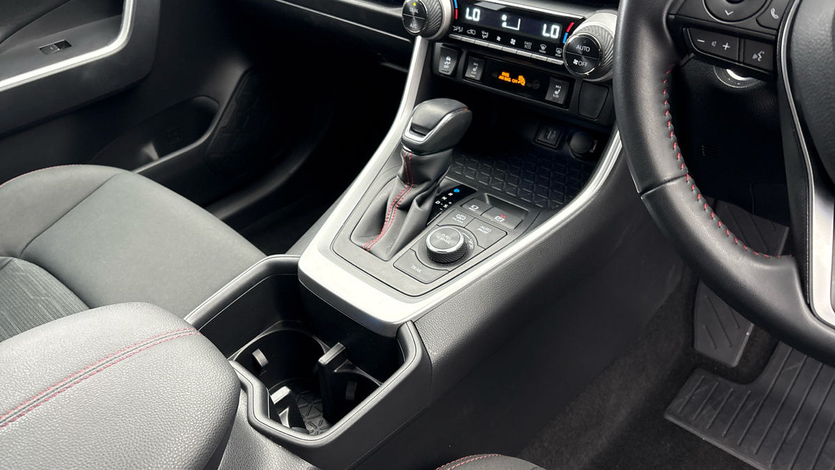 Toyota RAV4 Image 18