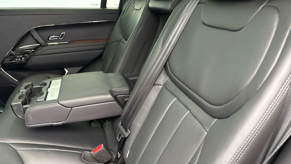 Land Rover Range Rover Sport Image 9