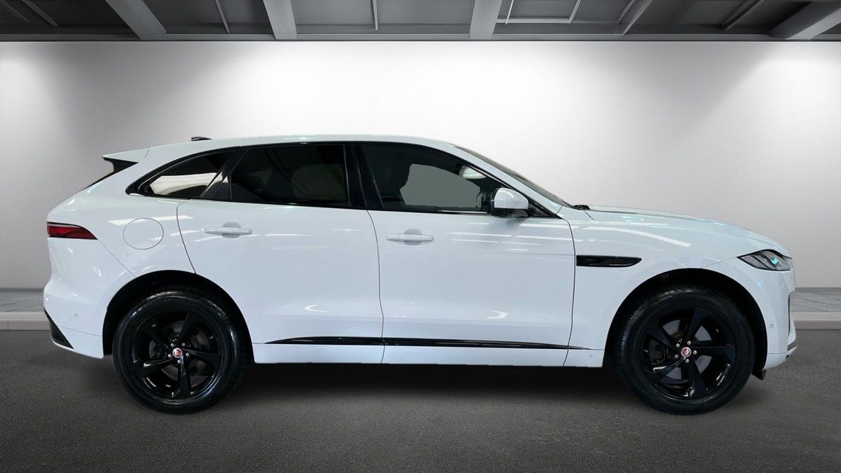 Jaguar F-PACE Image 16