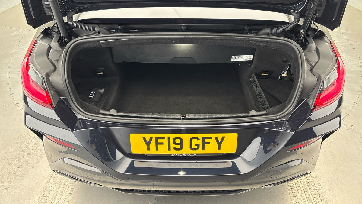 BMW 8 Series Image 11