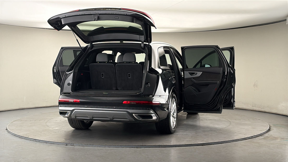 More views of Audi Q7