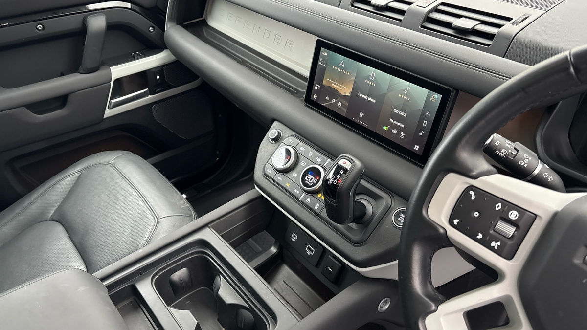 Land Rover Defender 110 Urban Image 18