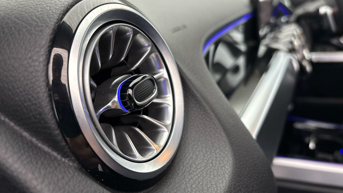 Mercedes-Benz GLB Image 6