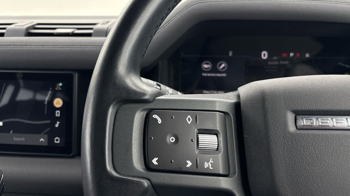 Land Rover Defender 110 Image 13