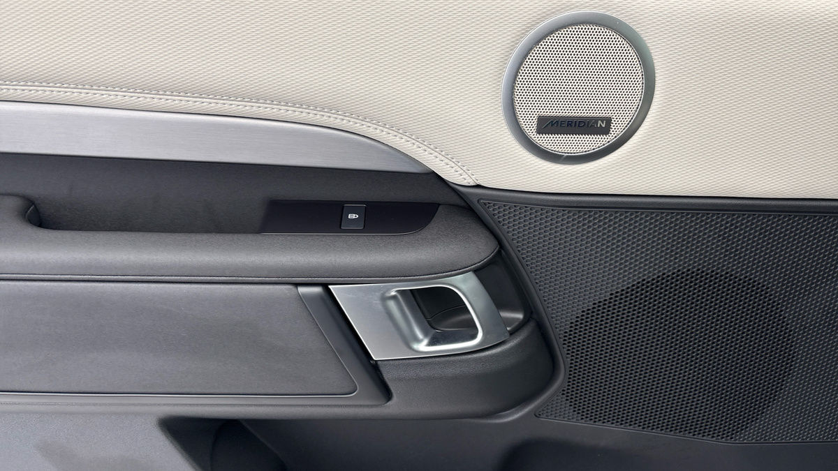 Land Rover Discovery Image 19