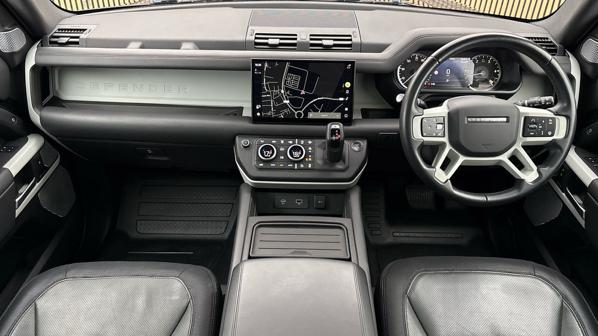 Land Rover Defender 130 Image 12