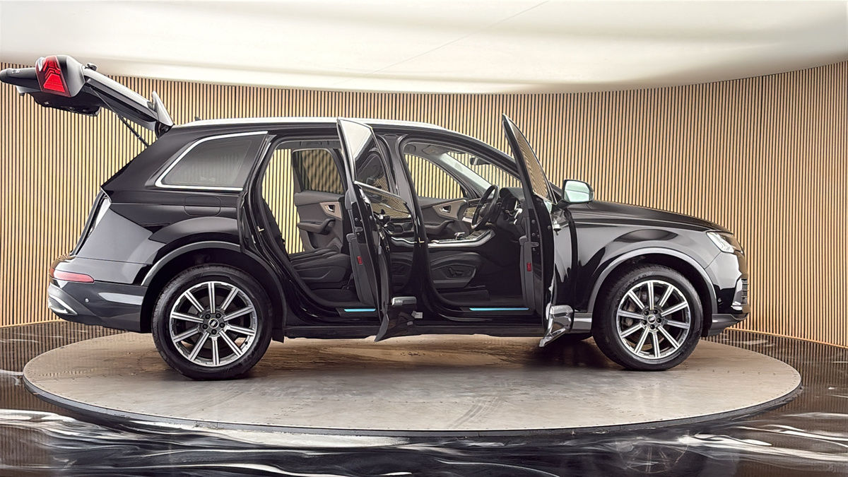 More views of Audi Q7