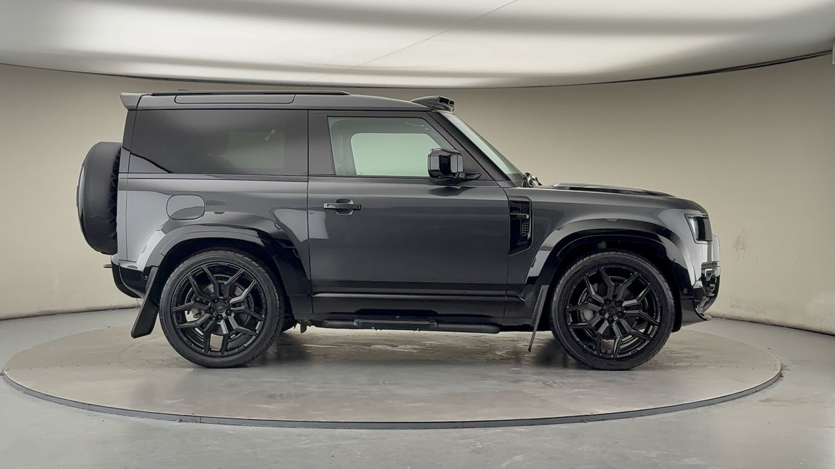 Land Rover Defender 90 Urban Image 16