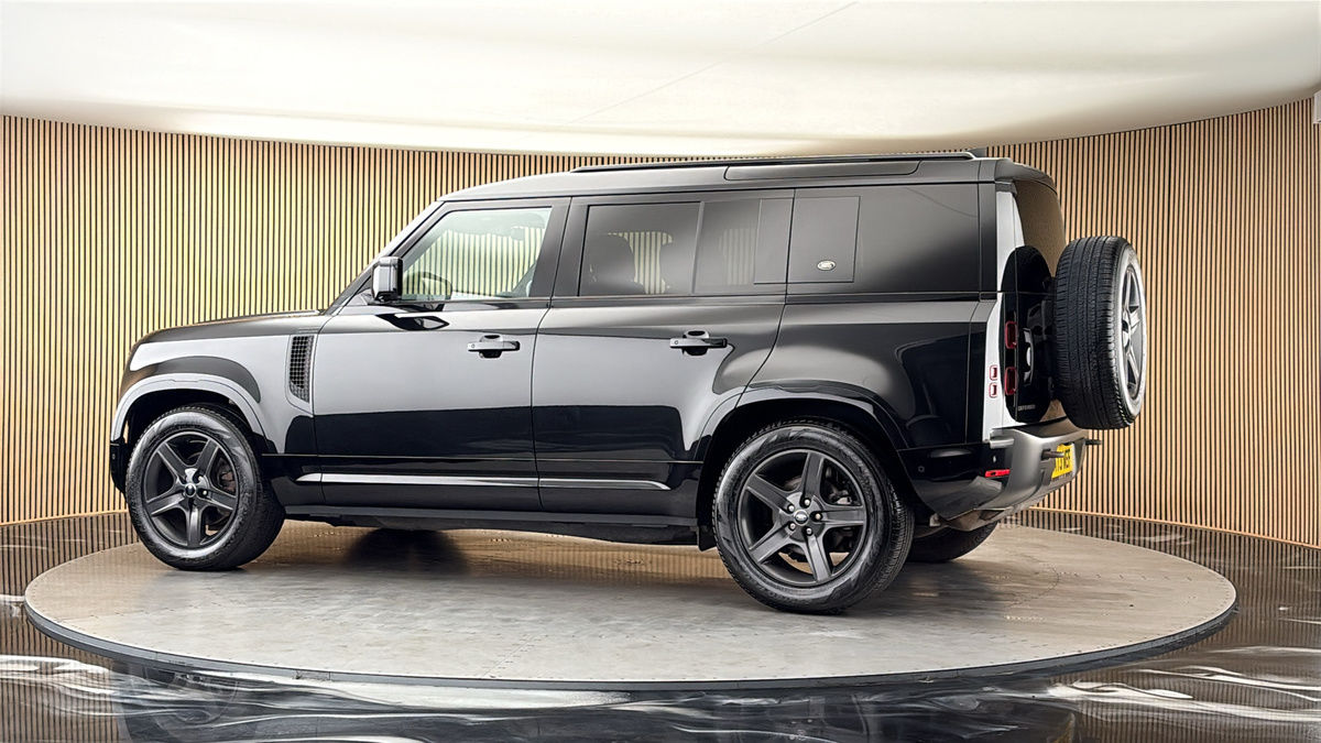 More views of Land Rover Defender 110