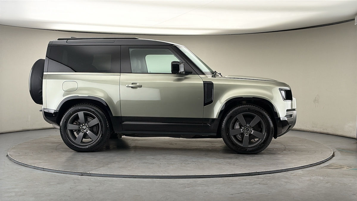 More views of Land Rover Defender 90